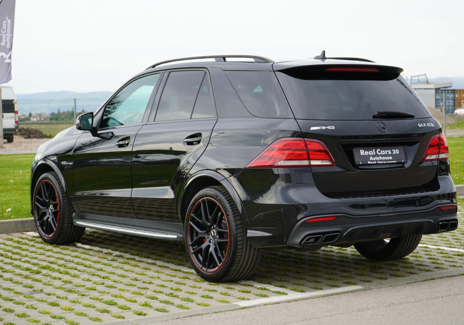 Mercedes-Benz GLE 63 AMG S* B&O* CARBON* DISTR* KEYLESS* 360* TV* PANO, снимка 6 - Автомобили и джипове - 54456098
