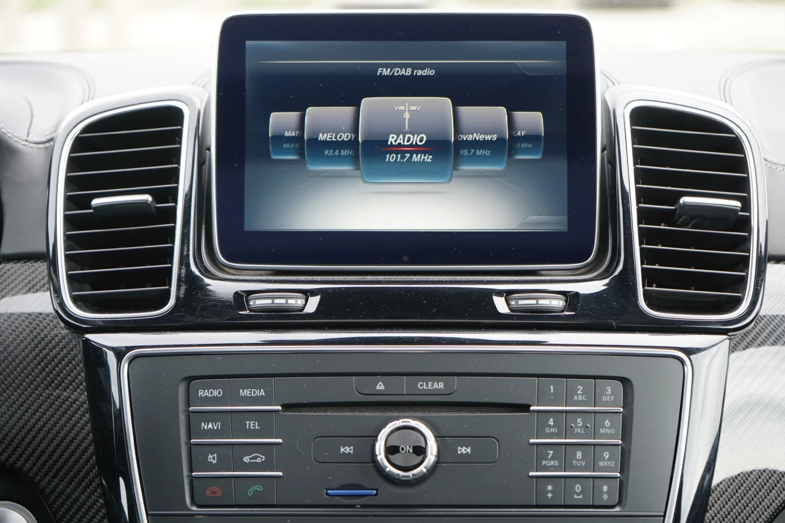 Mercedes-Benz GLE 63 AMG S* B&O* CARBON* DISTR* KEYLESS* 360* TV* PANO, снимка 10 - Автомобили и джипове - 54456098