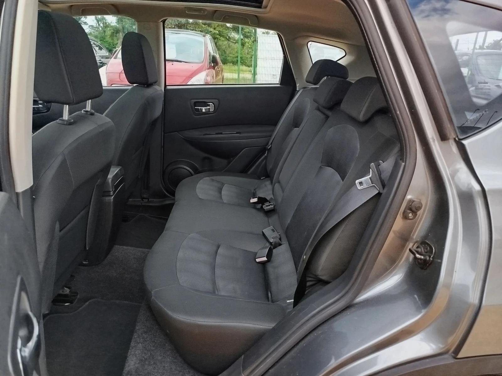 Nissan Qashqai 1.5dci / Панорама , снимка 12 - Автомобили и джипове - 54711784