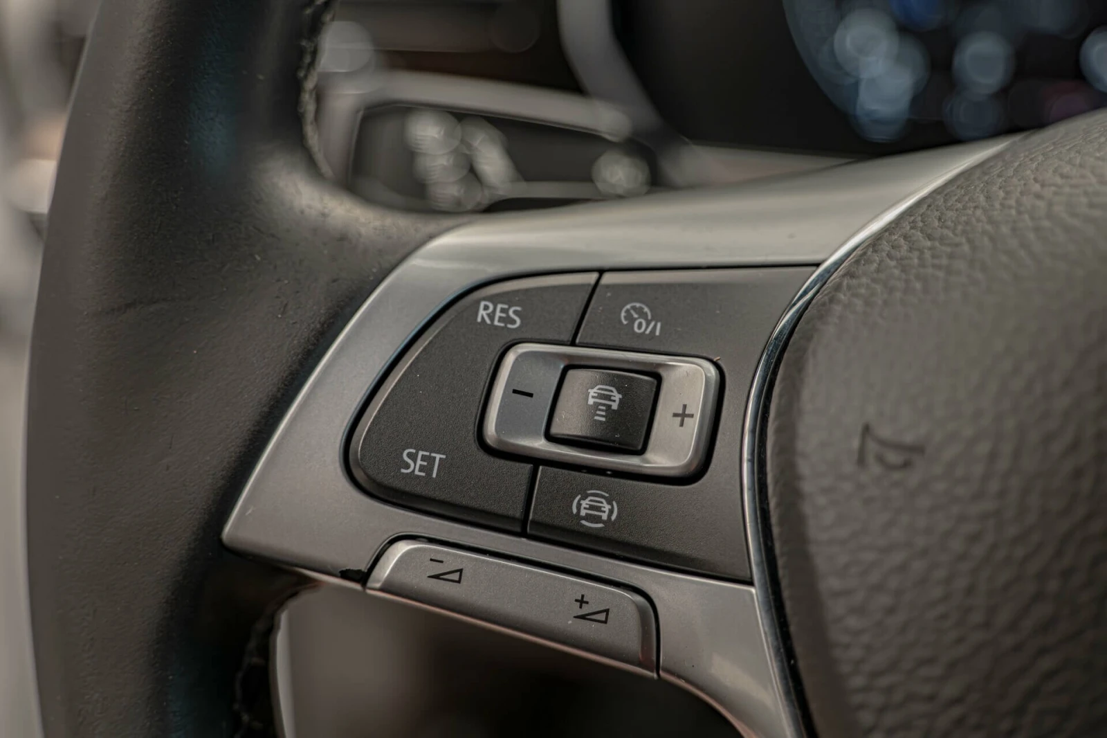 VW Touareg 3.0TDI/ACC/HuD/Virtual/Амбиент/Камера/Lane Assist/, снимка 13 - Автомобили и джипове - 54840339