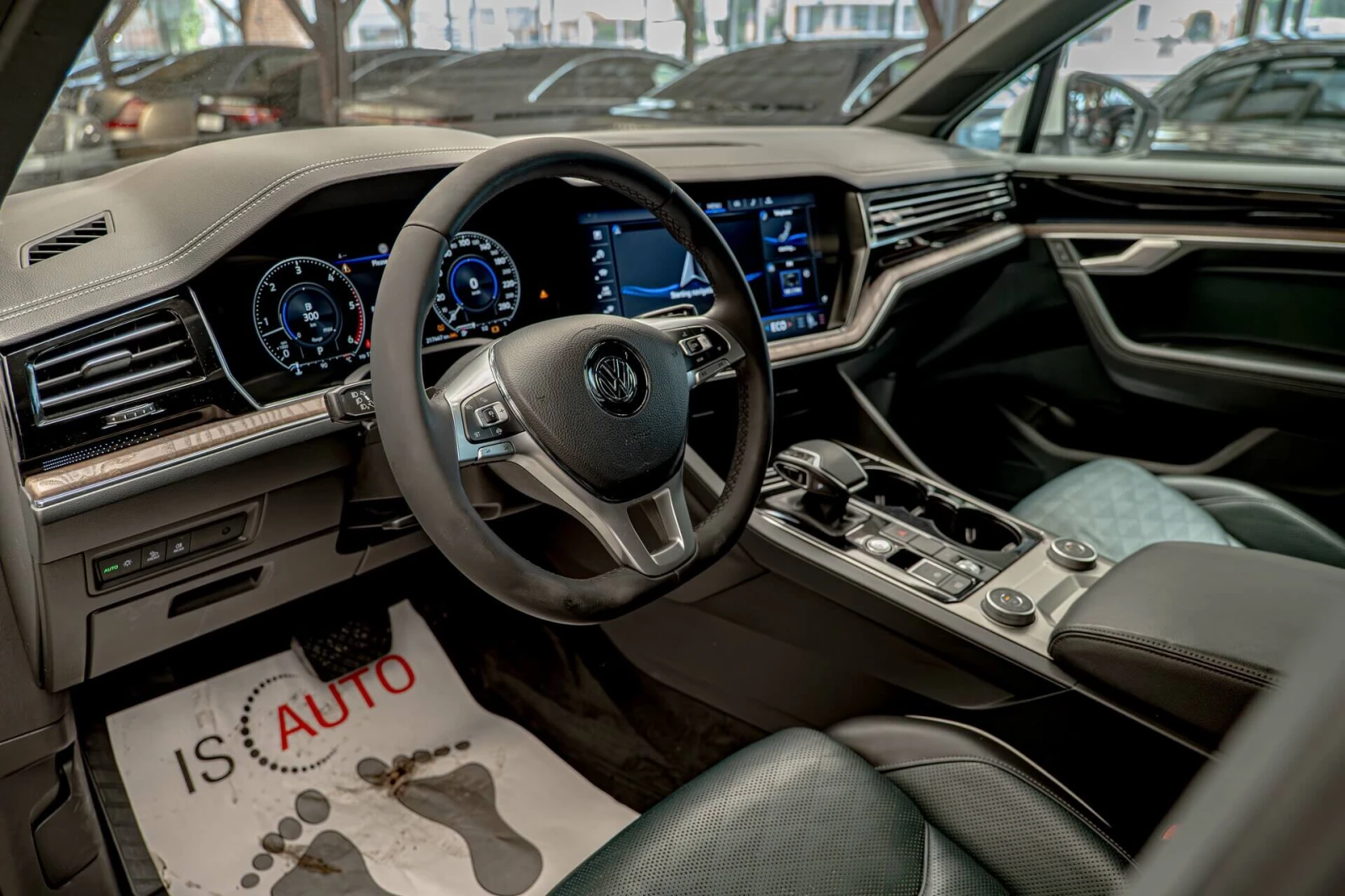 VW Touareg 3.0TDI/ACC/HuD/Virtual/Амбиент/Камера/Lane Assist/, снимка 7 - Автомобили и джипове - 54840339