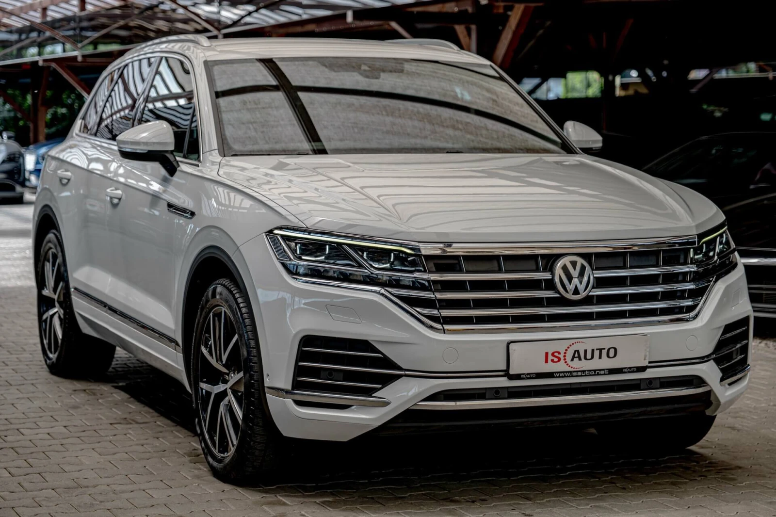 VW Touareg 3.0TDI/ACC/HuD/Virtual/Амбиент/Камера/Lane Assist/, снимка 2 - Автомобили и джипове - 54840339