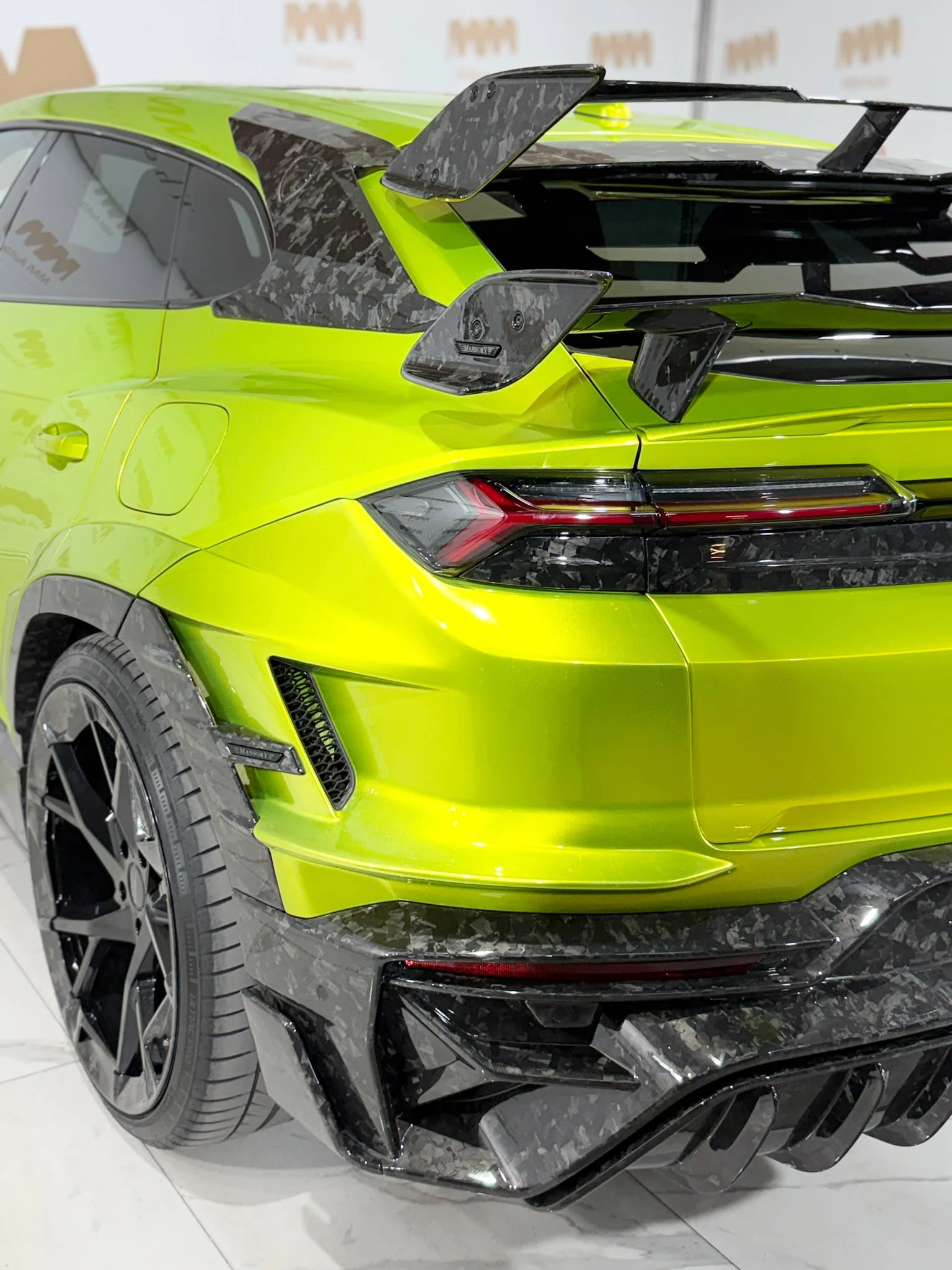 Lamborghini Urus SE* Mansory* Carbon, снимка 13 - Автомобили и джипове - 56438460
