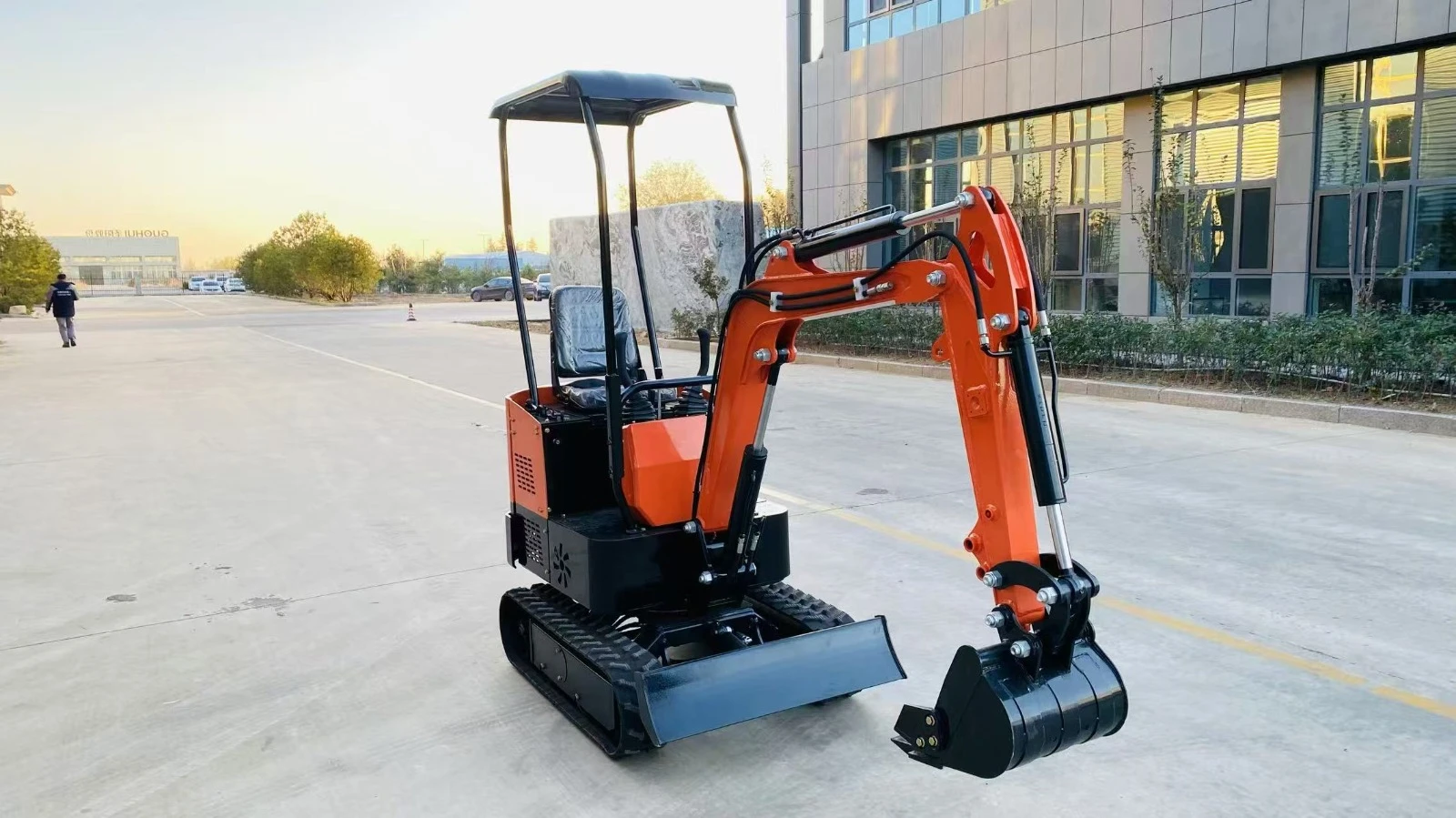 Багер Друга марка НОВ мини багер HT-12, 1.2т, 2025 г. - изображение 6