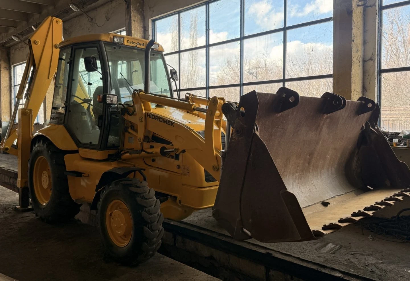 Багер Hidromek Комбиниран Багер, снимка 5 - Индустриална техника - 54059612