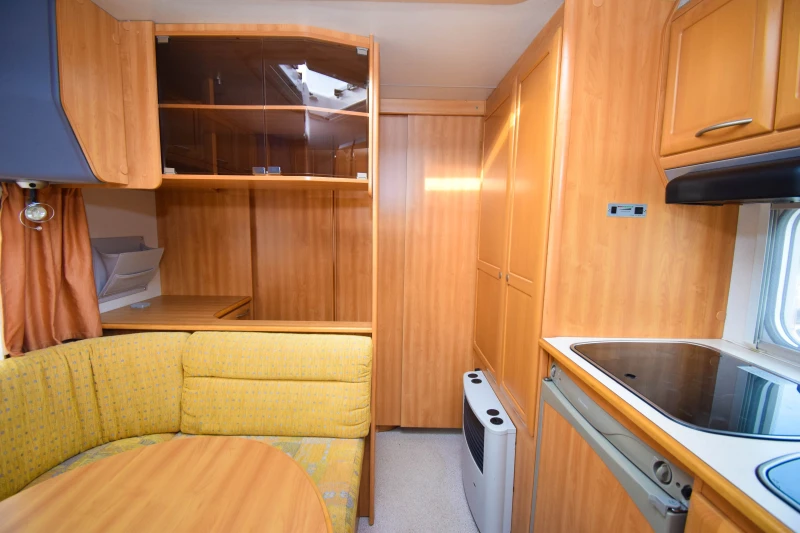 Каравана Knaus Azur Royale 650 FSK/8-местна/УНИКАТ, снимка 13 - Каравани и кемпери - 47468637