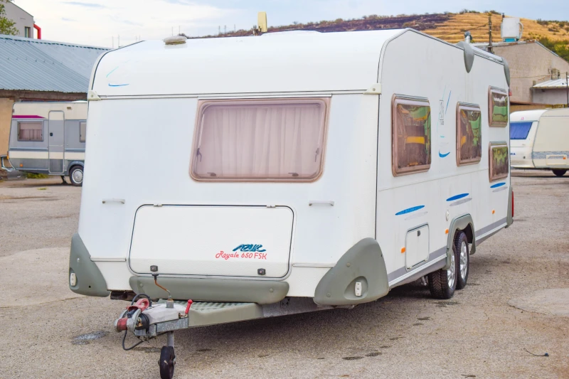 Каравана Knaus Azur Royale 650 FSK/8-местна/УНИКАТ, снимка 4 - Каравани и кемпери - 47468637