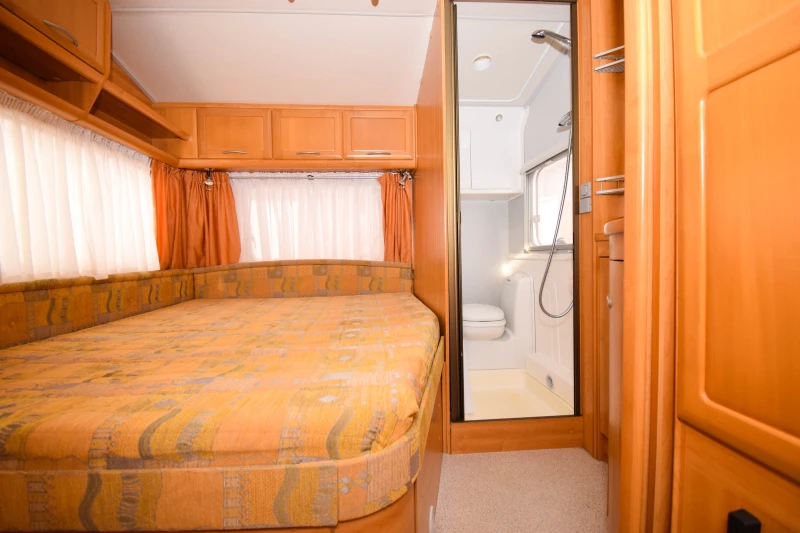 Каравана Knaus Azur Royale 650 FSK/8-местна/УНИКАТ, снимка 14 - Каравани и кемпери - 47468637