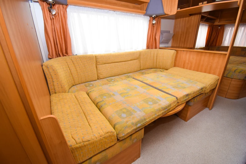 Каравана Knaus Azur Royale 650 FSK/8-местна/УНИКАТ, снимка 11 - Каравани и кемпери - 47468637