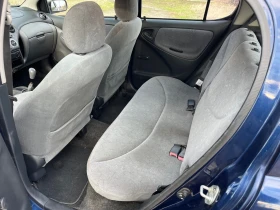 Toyota Yaris 1.0 VVT-i 68кс//КЛИМА//ОТЛИЧЕН, снимка 6