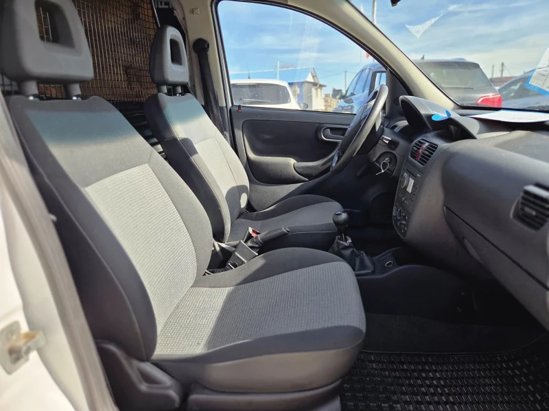 Opel Combo, снимка 11 - Автомобили и джипове - 49467584