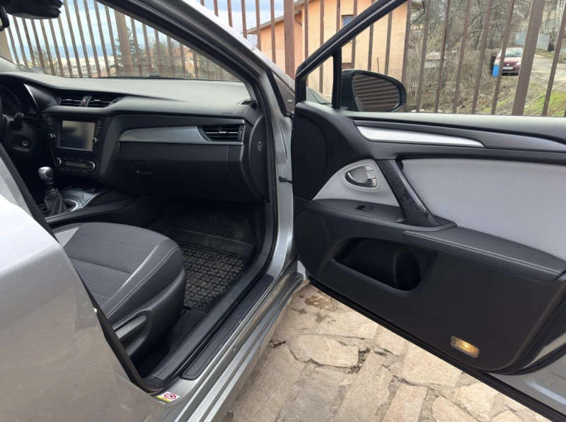 Toyota Avensis Гаранция Toyota Relax до юли 2027г. , снимка 17 - Автомобили и джипове - 52975888