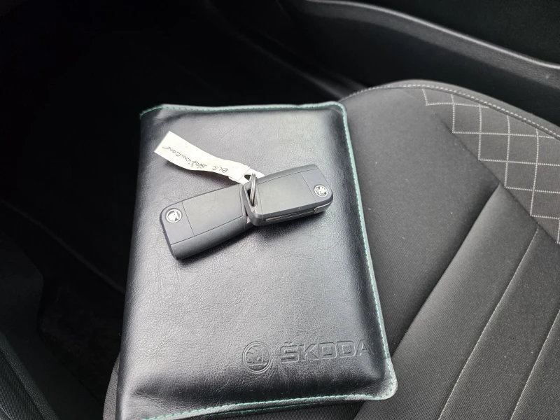 Skoda Fabia 1.2Tsi AUTOMATIC, снимка 16 - Автомобили и джипове - 53048622