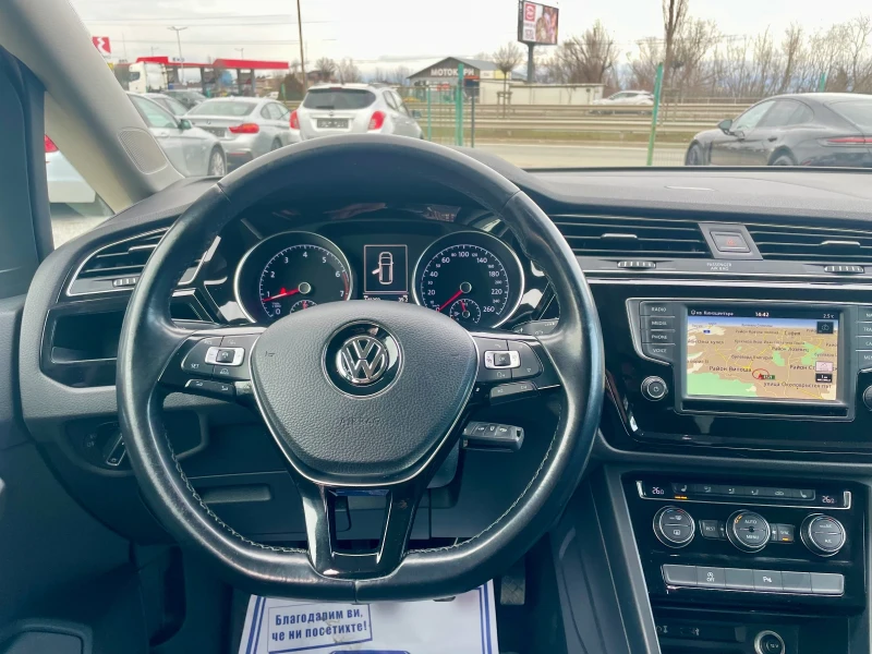 VW Touran TSi Дистроник Навигация Led Xenon  Швейцария, снимка 14 - Автомобили и джипове - 53438372
