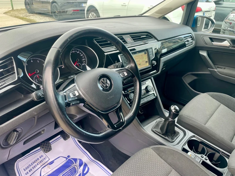 VW Touran TSi Дистроник Навигация Led Xenon  Швейцария, снимка 15 - Автомобили и джипове - 53438372