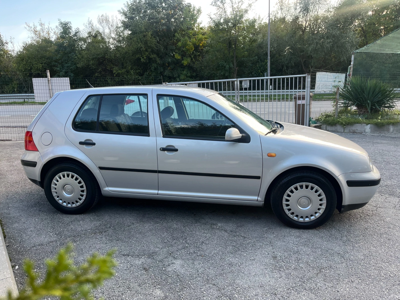 VW Golf 1.4I* 105700KM* КЛИМАТИК*  - изображение 8