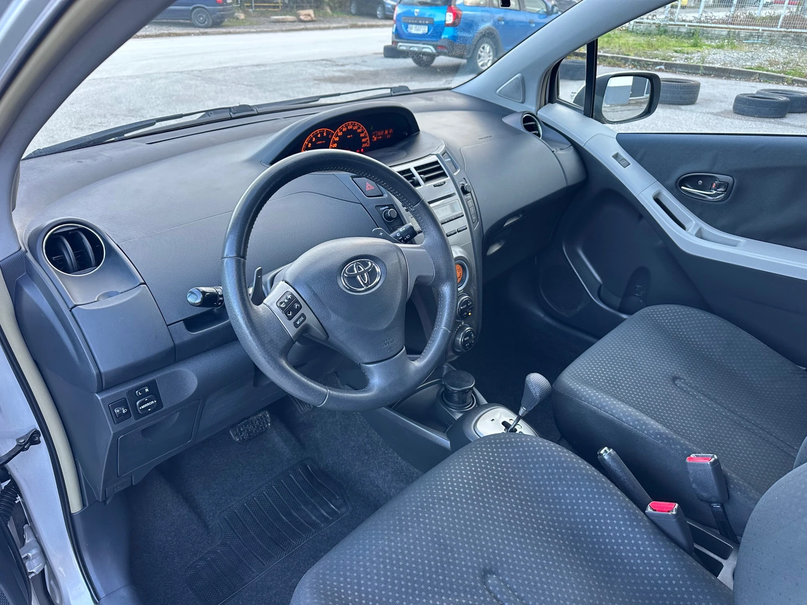 Toyota Yaris 1.4D4d Автоматик Face Lift Италия | Mobile.bg — изображение 11