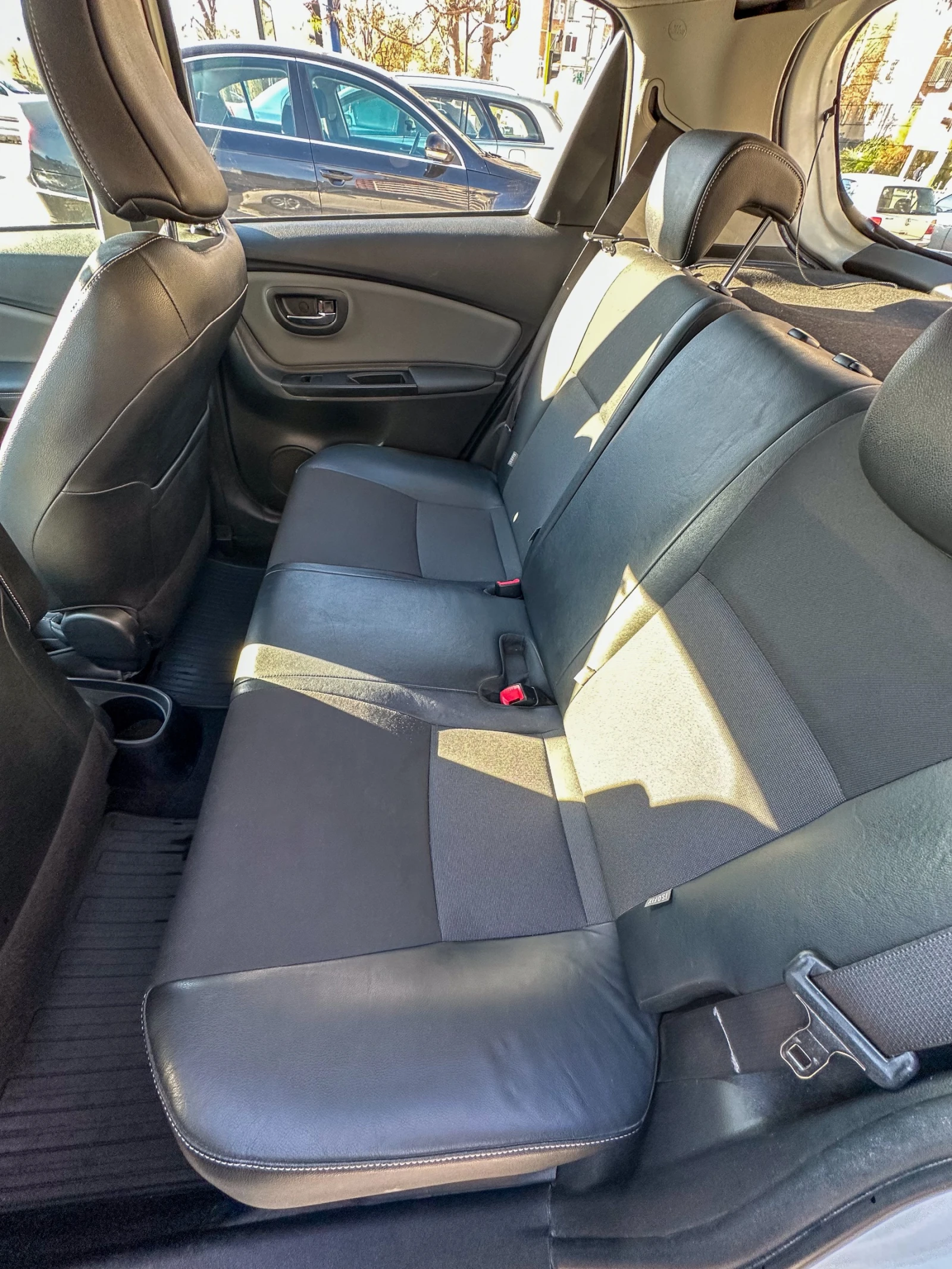 Toyota Yaris  - изображение 10