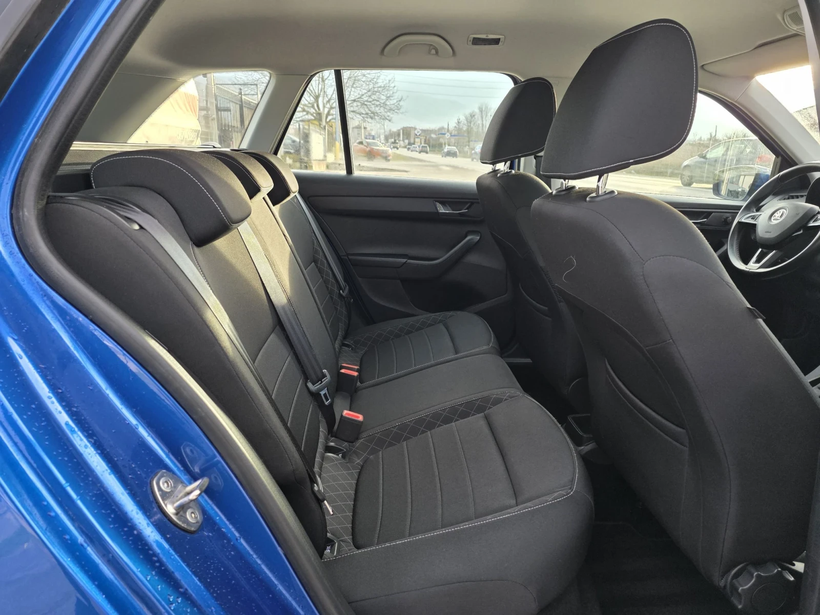 Skoda Fabia 1.2Tsi AUTOMATIC - изображение 10