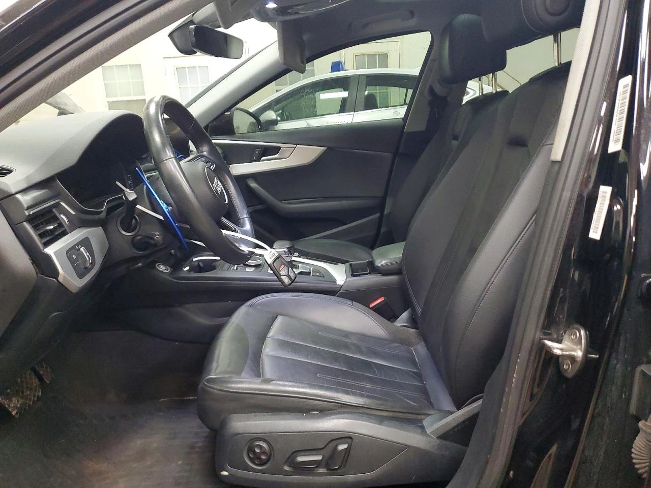 Audi A4 2.0l Premium, снимка 7 - Автомобили и джипове - 54919524