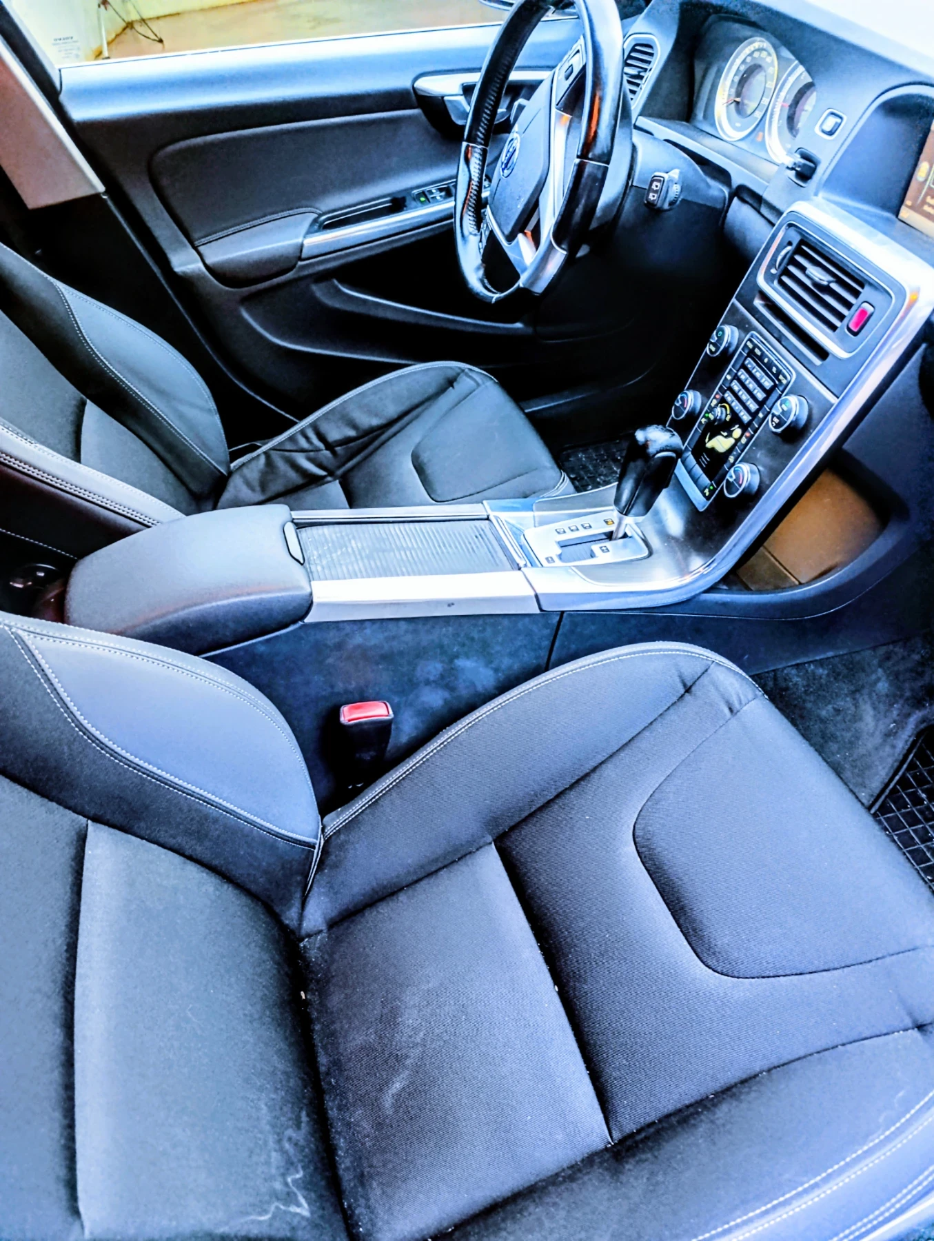 Volvo V60 2.0 D3 163 k.c., снимка 14 - Автомобили и джипове - 55166043