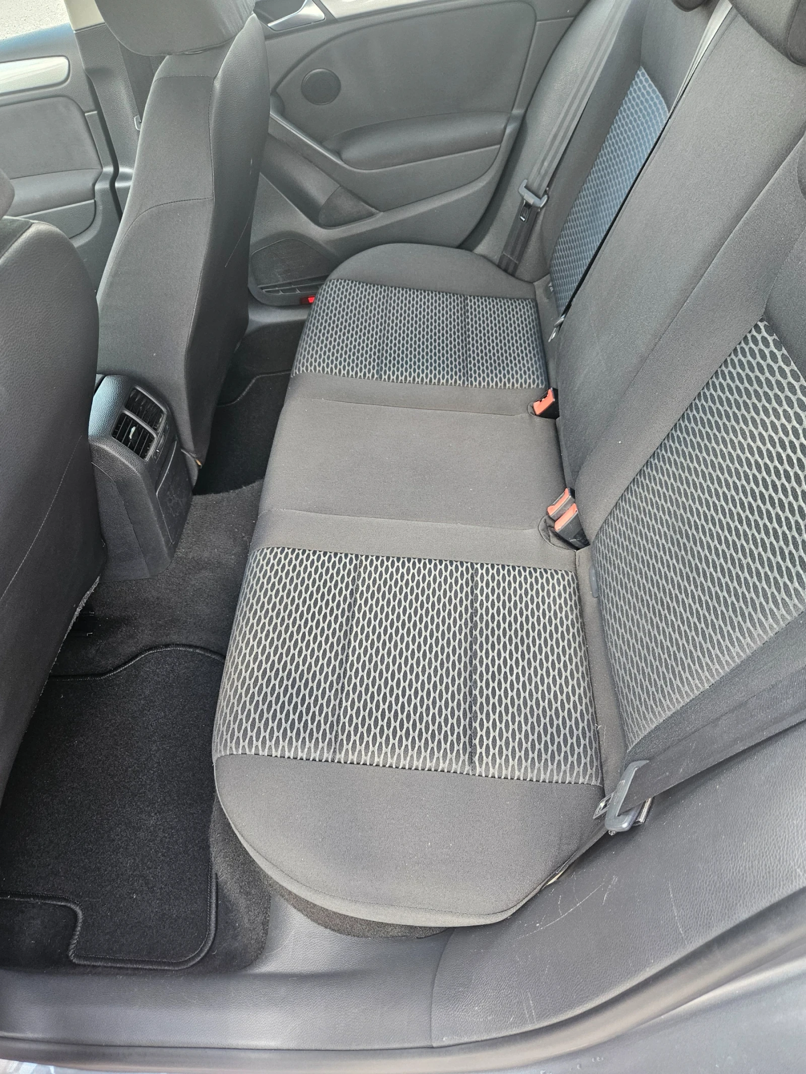 VW Golf 2.0TDI, снимка 11 - Автомобили и джипове - 55672576