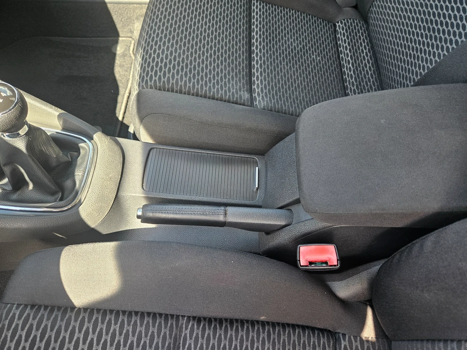 VW Golf 2.0TDI, снимка 13 - Автомобили и джипове - 55672576