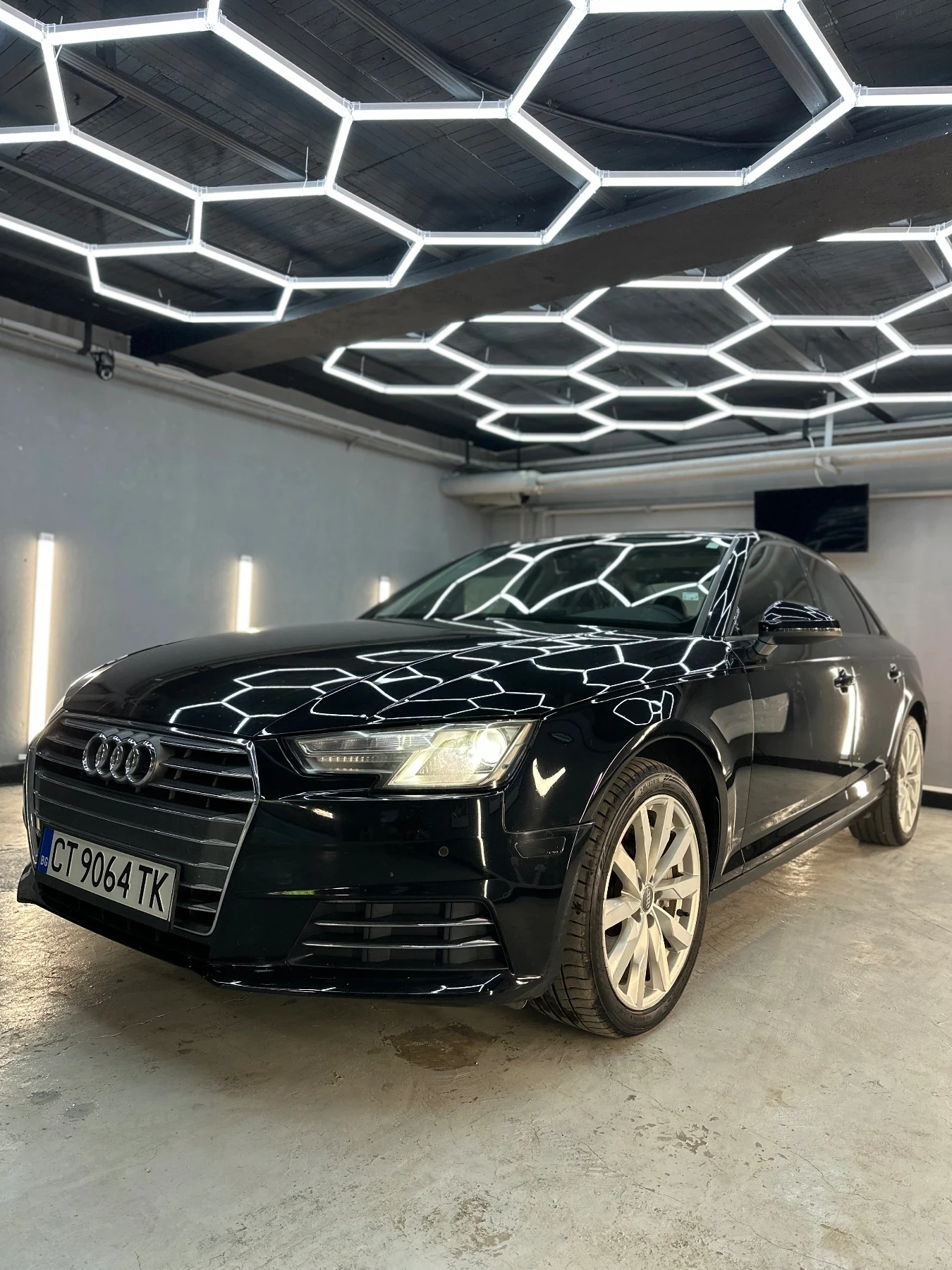 Audi A4 2.0 TFSI, снимка 3 - Автомобили и джипове - 56152448