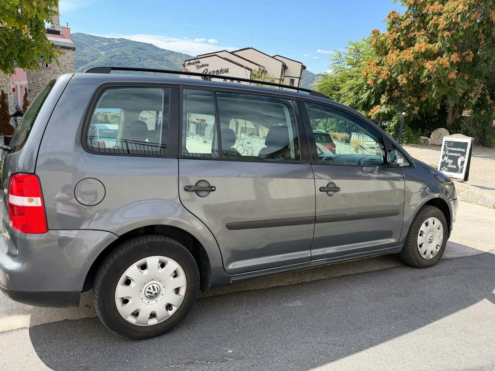 VW Touran, снимка 4 - Автомобили и джипове - 56227731