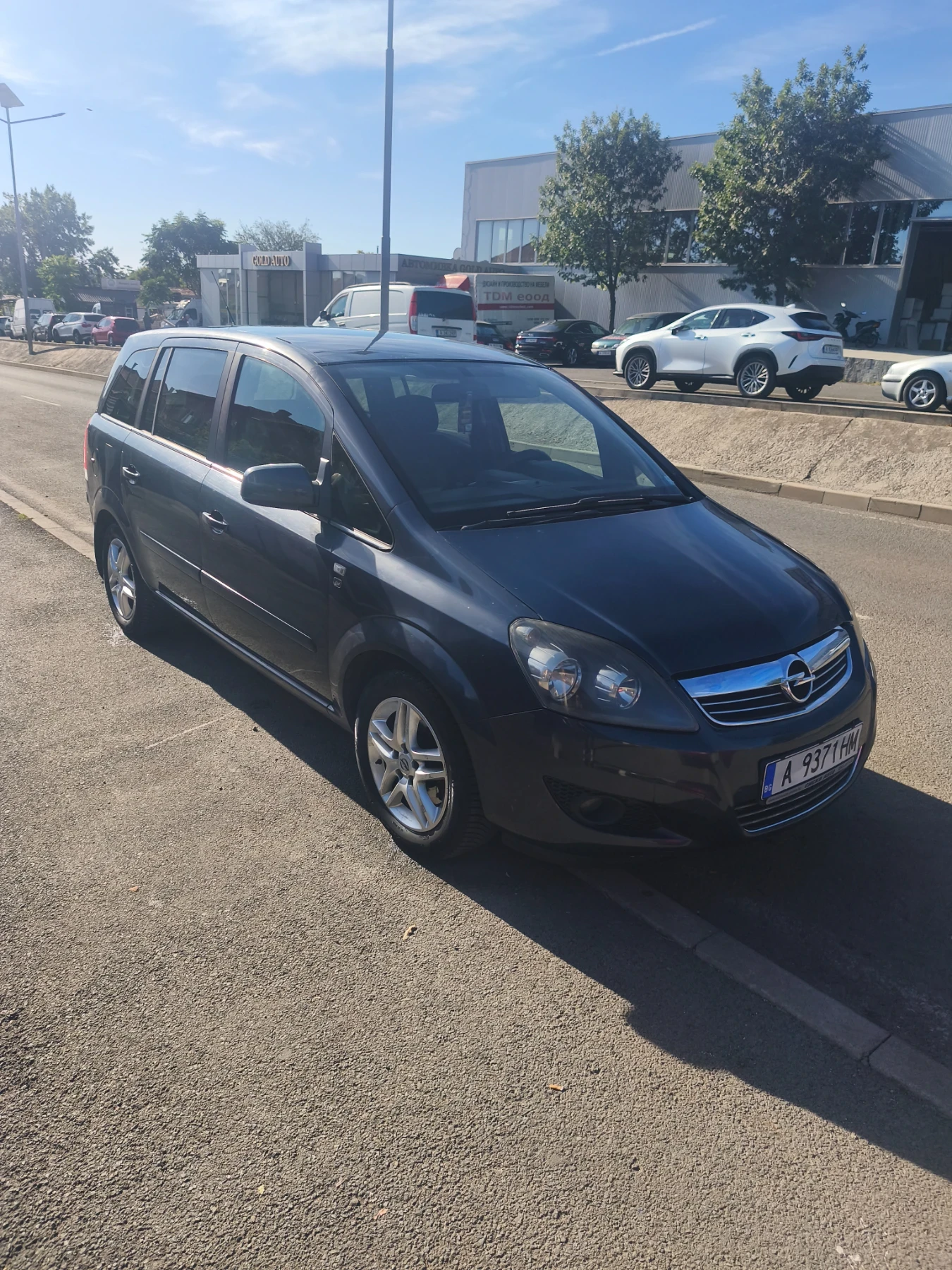Opel Zafira 1.6, снимка 3 - Автомобили и джипове - 56338902