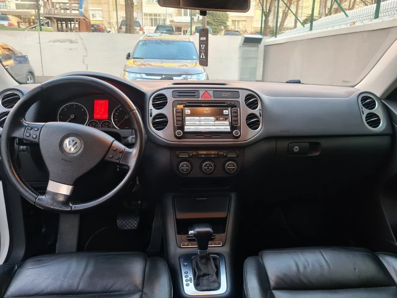 VW Tiguan, снимка 4 - Автомобили и джипове - 46292528