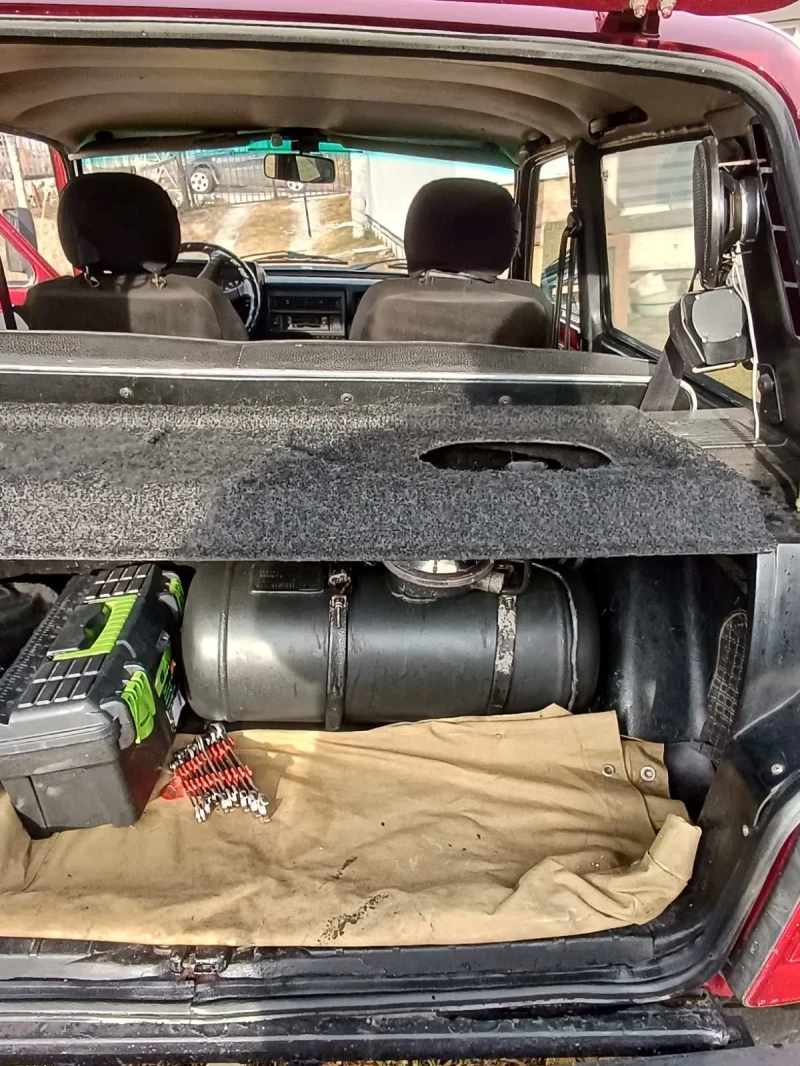 Lada Niva, снимка 12 - Автомобили и джипове - 52450247