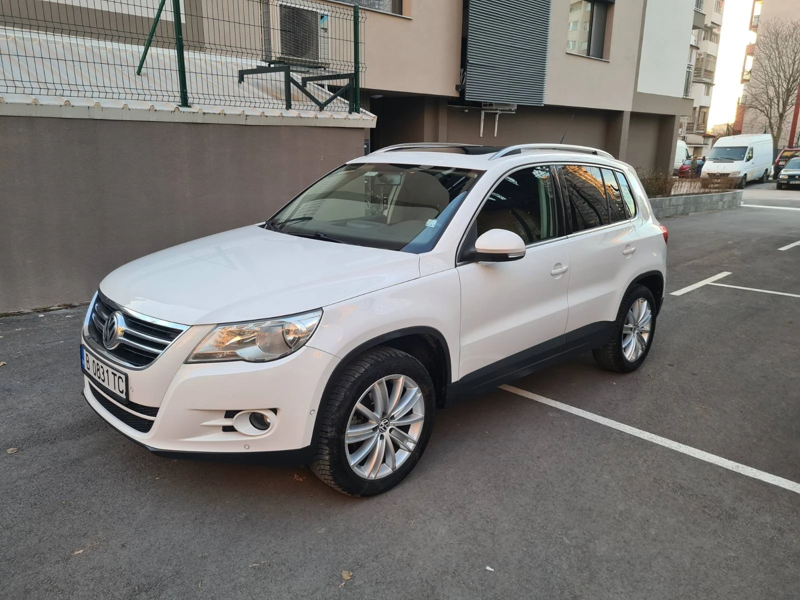 VW Tiguan - [1] 