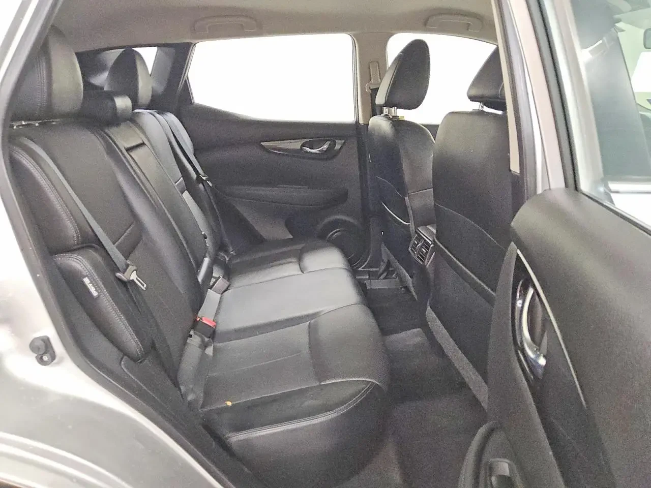 Nissan Rogue, снимка 10 - Автомобили и джипове - 54079115