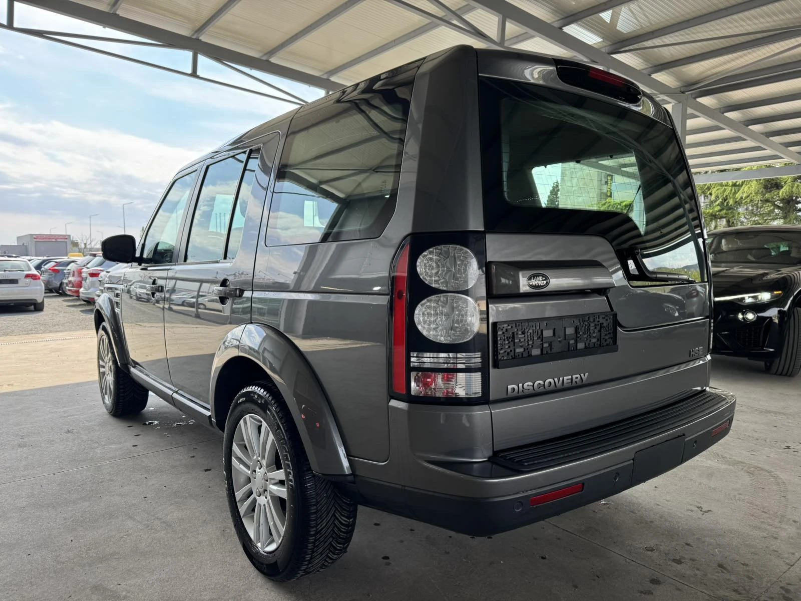Land Rover Discovery 3.0HSE* 250ps* 4x4* 7М* MERIDIAN* НАВИ* КАМЕРА* , снимка 3 - Автомобили и джипове - 54340980