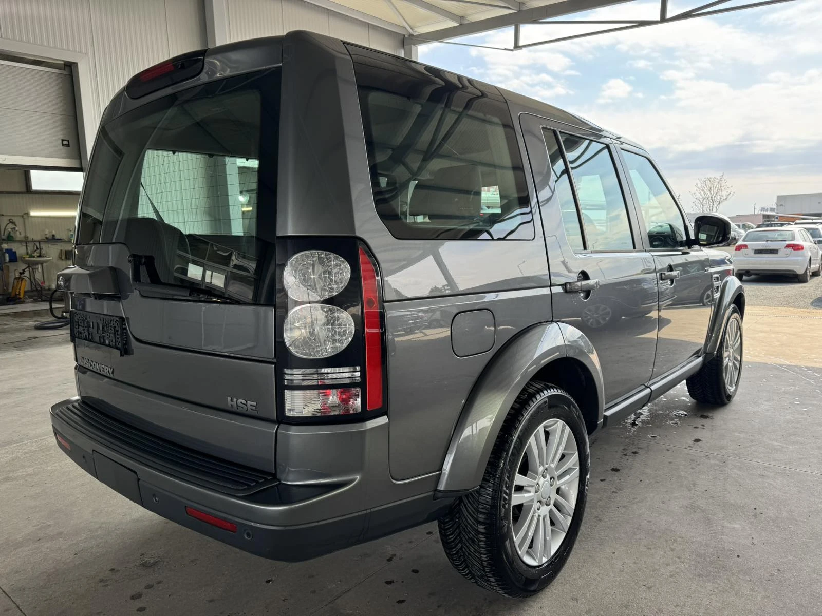 Land Rover Discovery 3.0HSE* 250ps* 4x4* 7М* MERIDIAN* НАВИ* КАМЕРА* , снимка 5 - Автомобили и джипове - 54340980