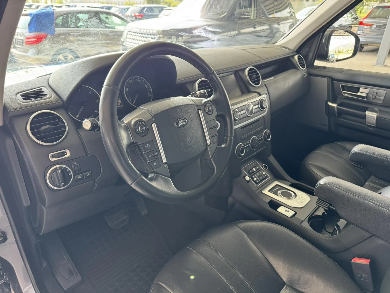 Land Rover Discovery 3.0HSE* 250ps* 4x4* 7М* MERIDIAN* НАВИ* КАМЕРА* , снимка 9 - Автомобили и джипове - 54340980