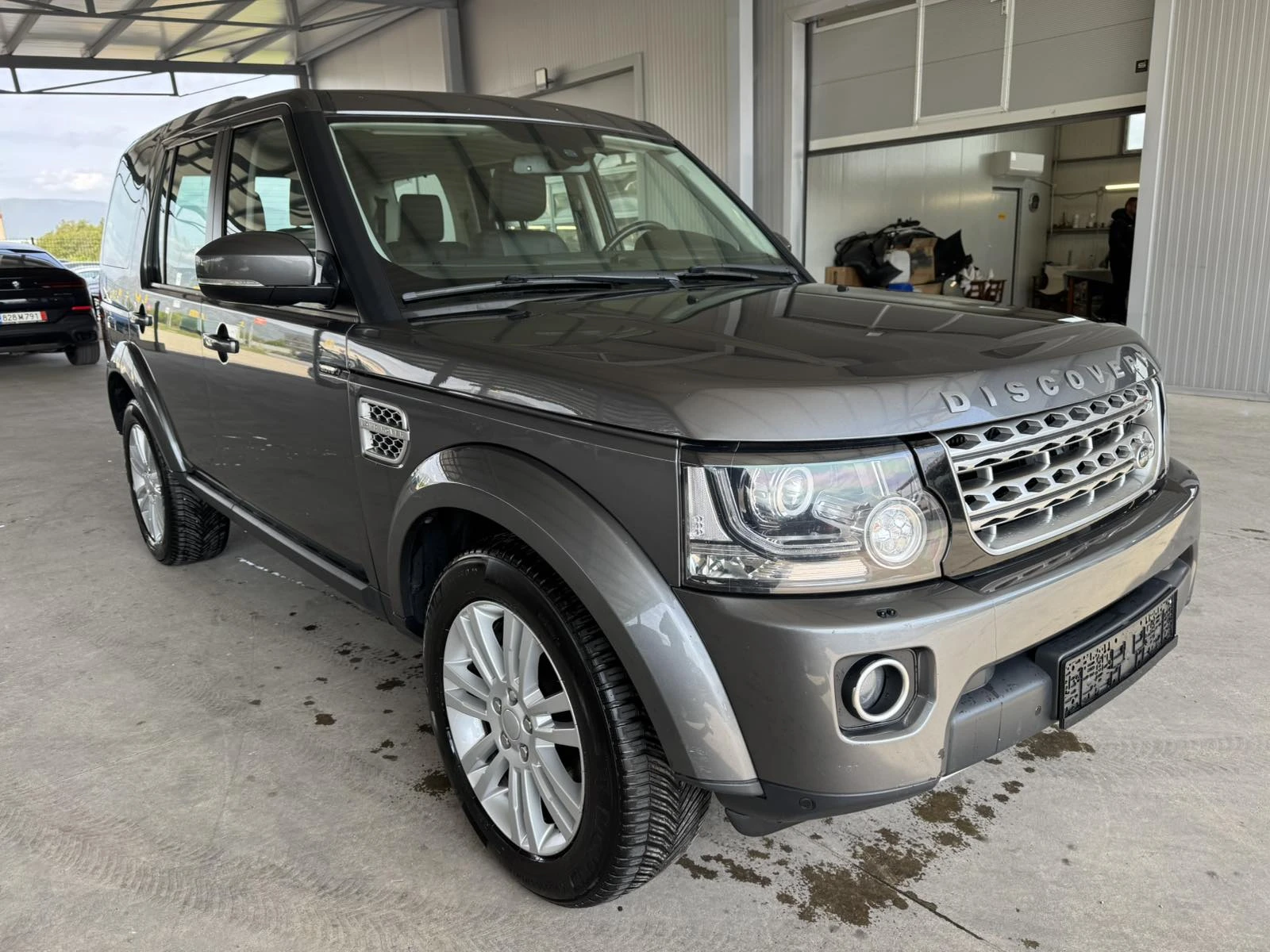 Land Rover Discovery 3.0HSE* 250ps* 4x4* 7М* MERIDIAN* НАВИ* КАМЕРА* , снимка 7 - Автомобили и джипове - 54340980