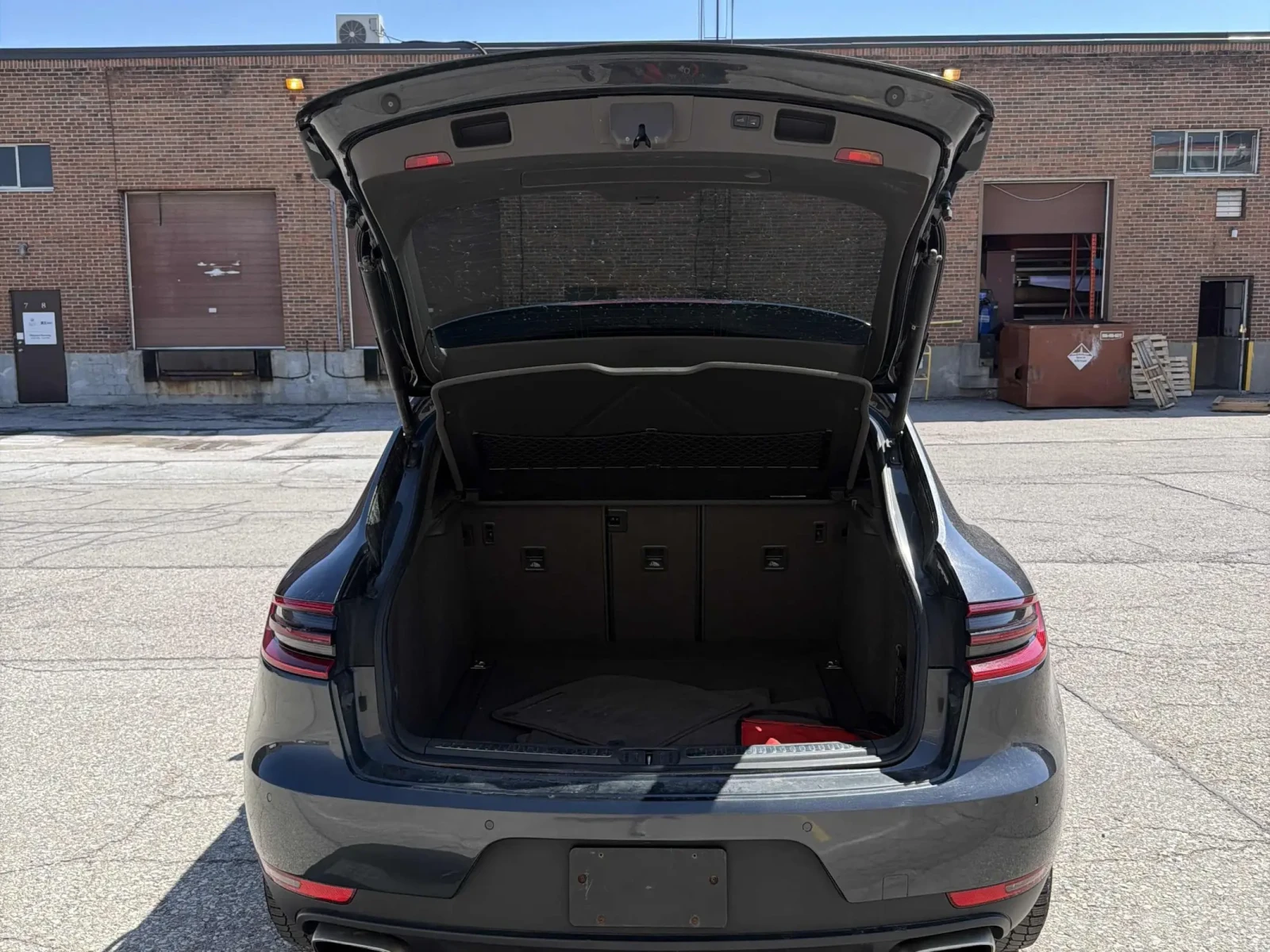Porsche Macan ПАНОРАМА * * CARFAX * * АВТО КРЕДИТ * * , снимка 17 - Автомобили и джипове - 54383926