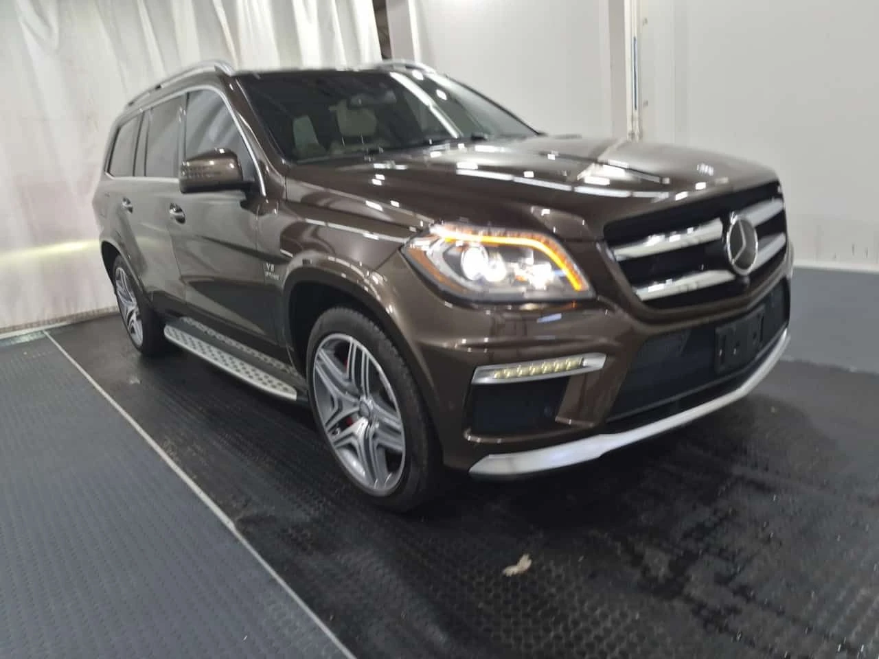 Mercedes-Benz GL 63 AMG * 360 КАМЕРА * ПАНОРАМА * ОБДУХВАНЕ * АВТОКРЕДИТ, снимка 2 - Автомобили и джипове - 54913360
