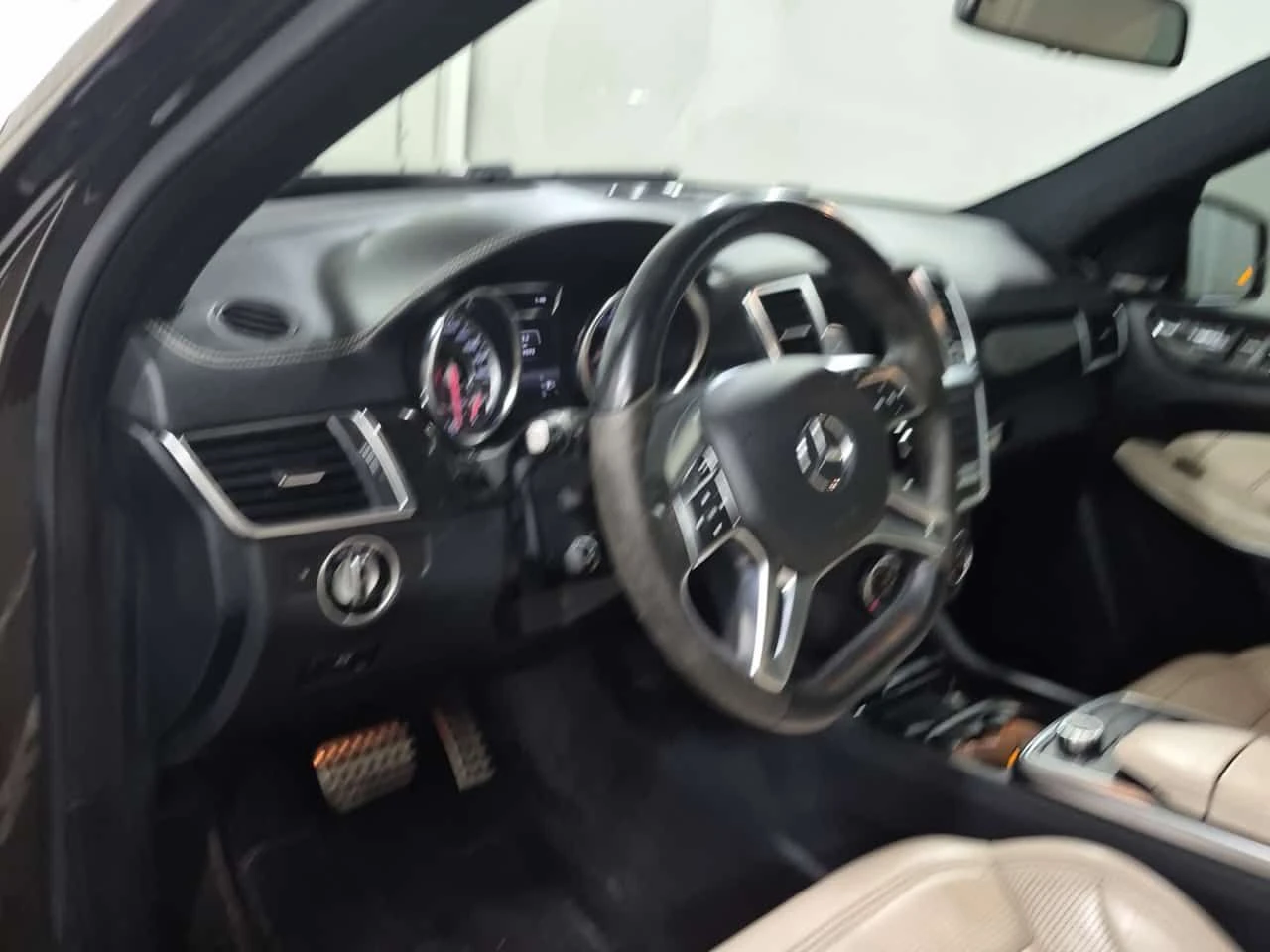 Mercedes-Benz GL 63 AMG * 360 КАМЕРА * ПАНОРАМА * ОБДУХВАНЕ * АВТОКРЕДИТ, снимка 10 - Автомобили и джипове - 54913360