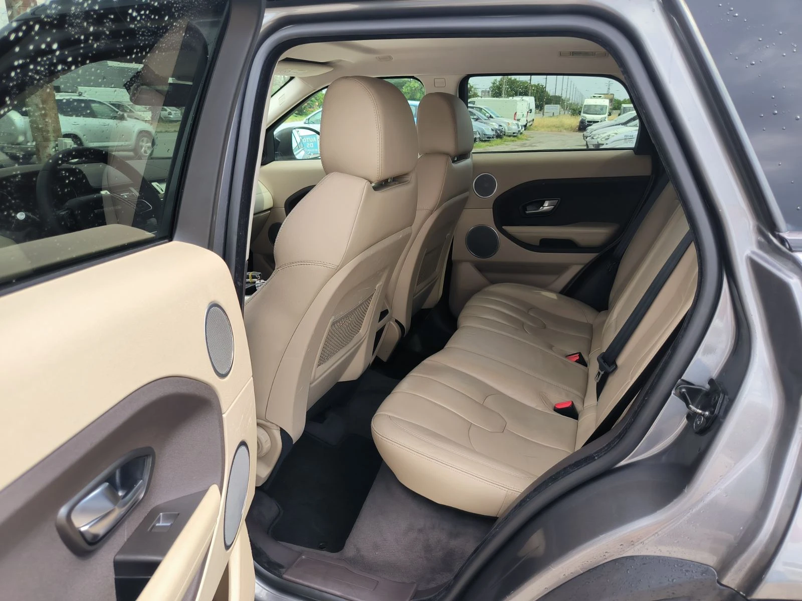 Land Rover Range Rover Evoque 2.2d-Automat, снимка 16 - Автомобили и джипове - 55313360