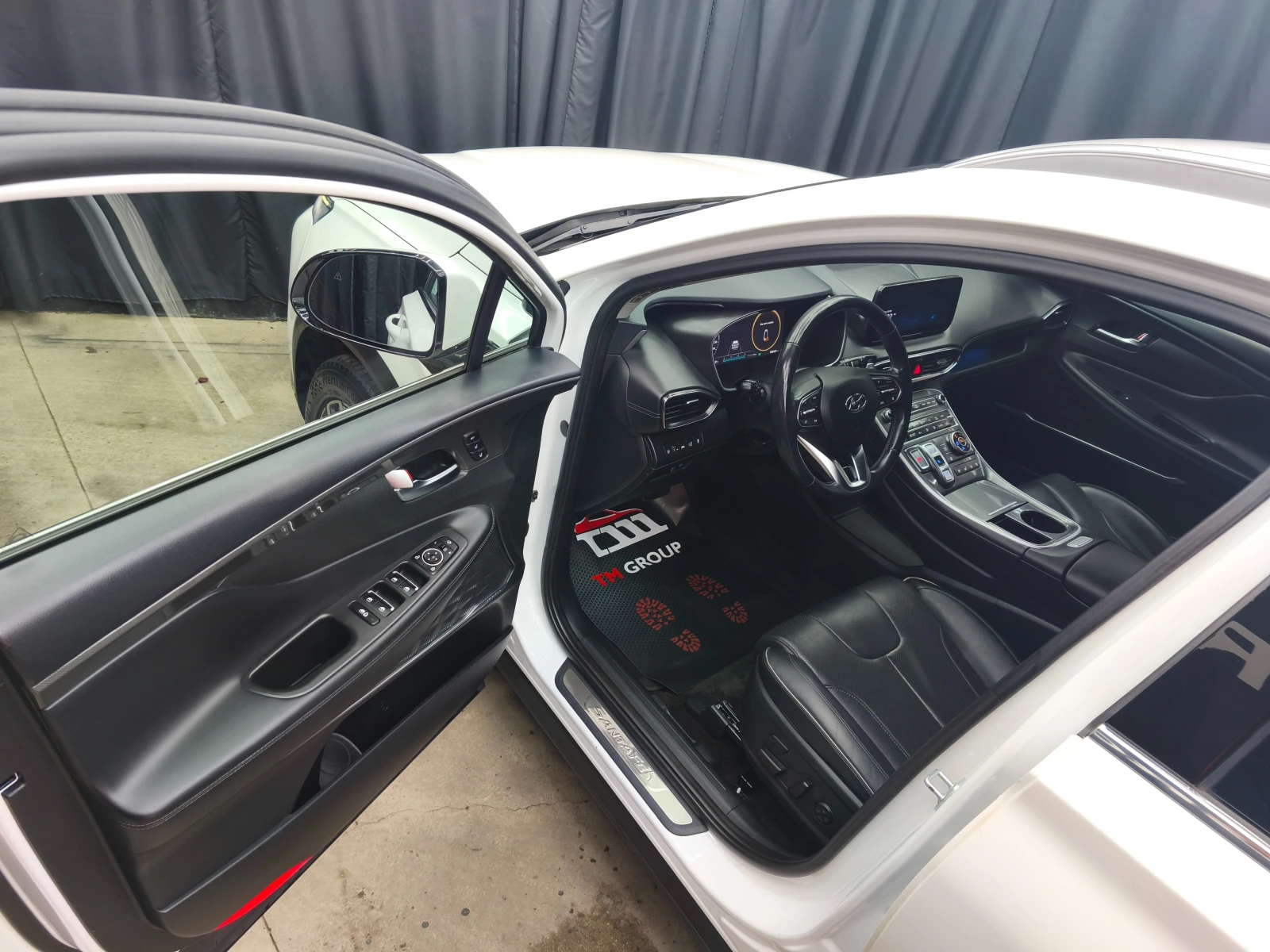 Hyundai Santa fe 1.6T-GDI HEV 4WD230k.c Automatic* 7mesta * Xclass*, снимка 7 - Автомобили и джипове - 55538505