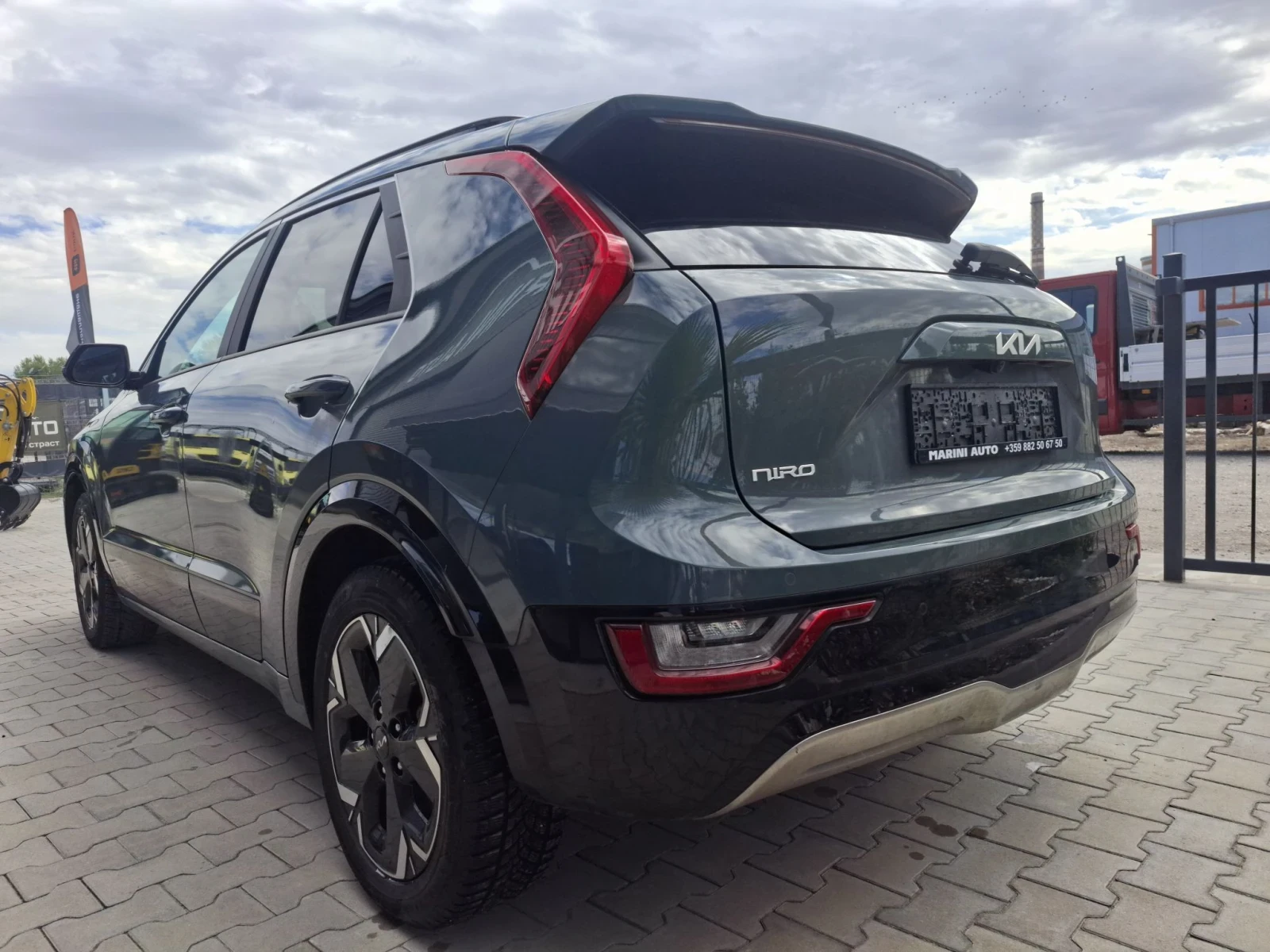 Kia Niro 64kw * 59x.km* 204k.c * * Exclusive , снимка 4 - Автомобили и джипове - 56180414