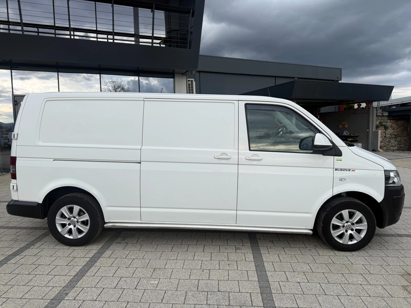VW Transporter 2.0TDI Клима L2H1 - Две странични врати , снимка 7 - Бусове и автобуси - 54043788