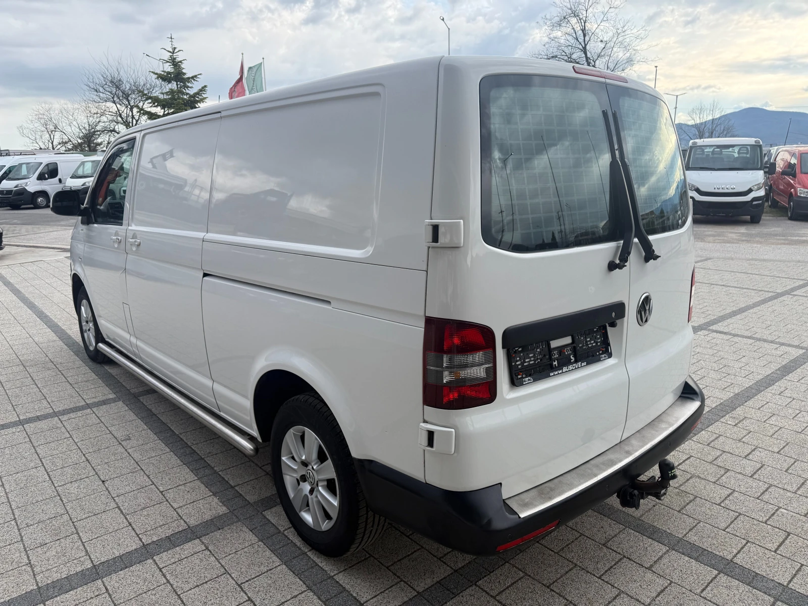 VW Transporter 2.0TDI Клима L2H1 - Две странични врати , снимка 5 - Бусове и автобуси - 54043788