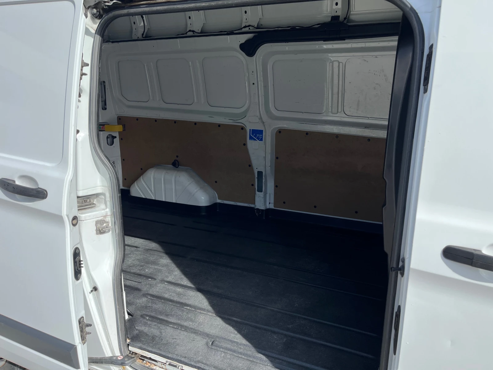 Ford Transit Custom 2.2 TDCI L2H2, снимка 6 - Бусове и автобуси - 54292065