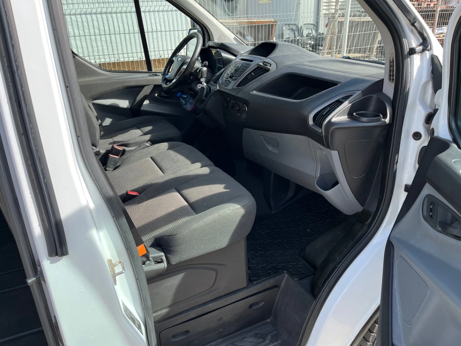 Ford Transit Custom 2.2 TDCI L2H2, снимка 11 - Бусове и автобуси - 54292065