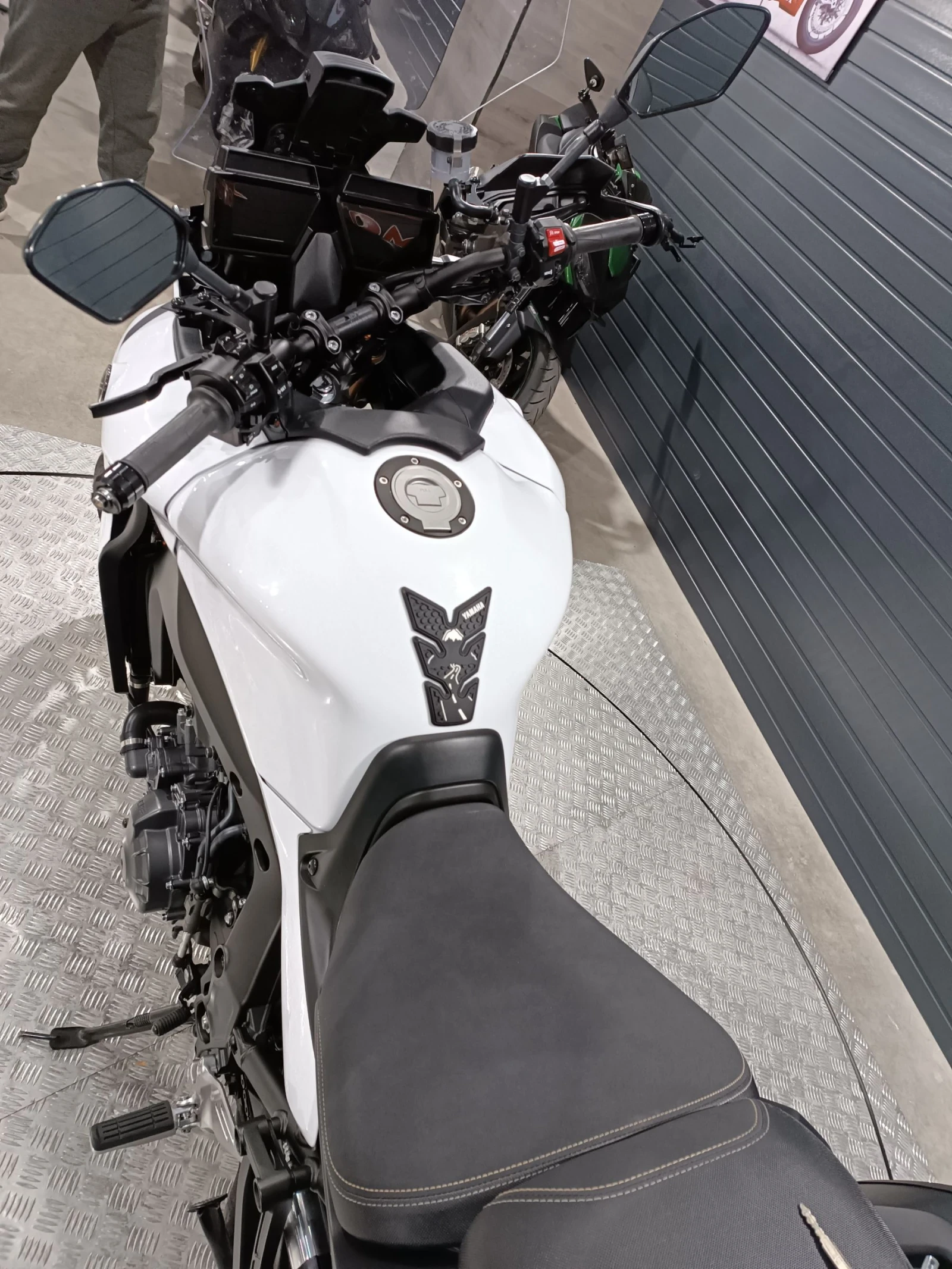 Yamaha Tracer WHITE PEARL GT9 - изображение 5