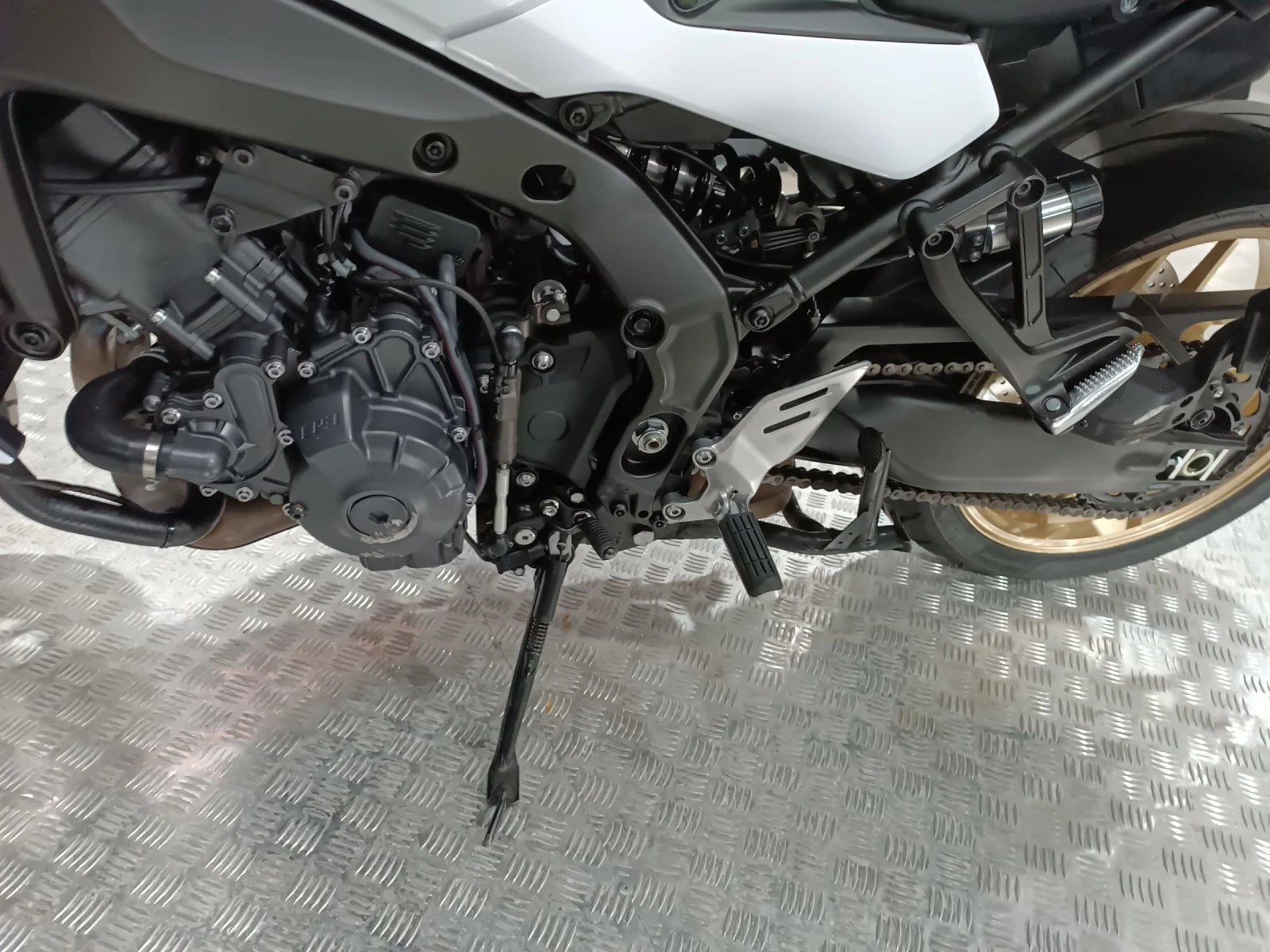 Yamaha Tracer WHITE PEARL GT9 - изображение 10